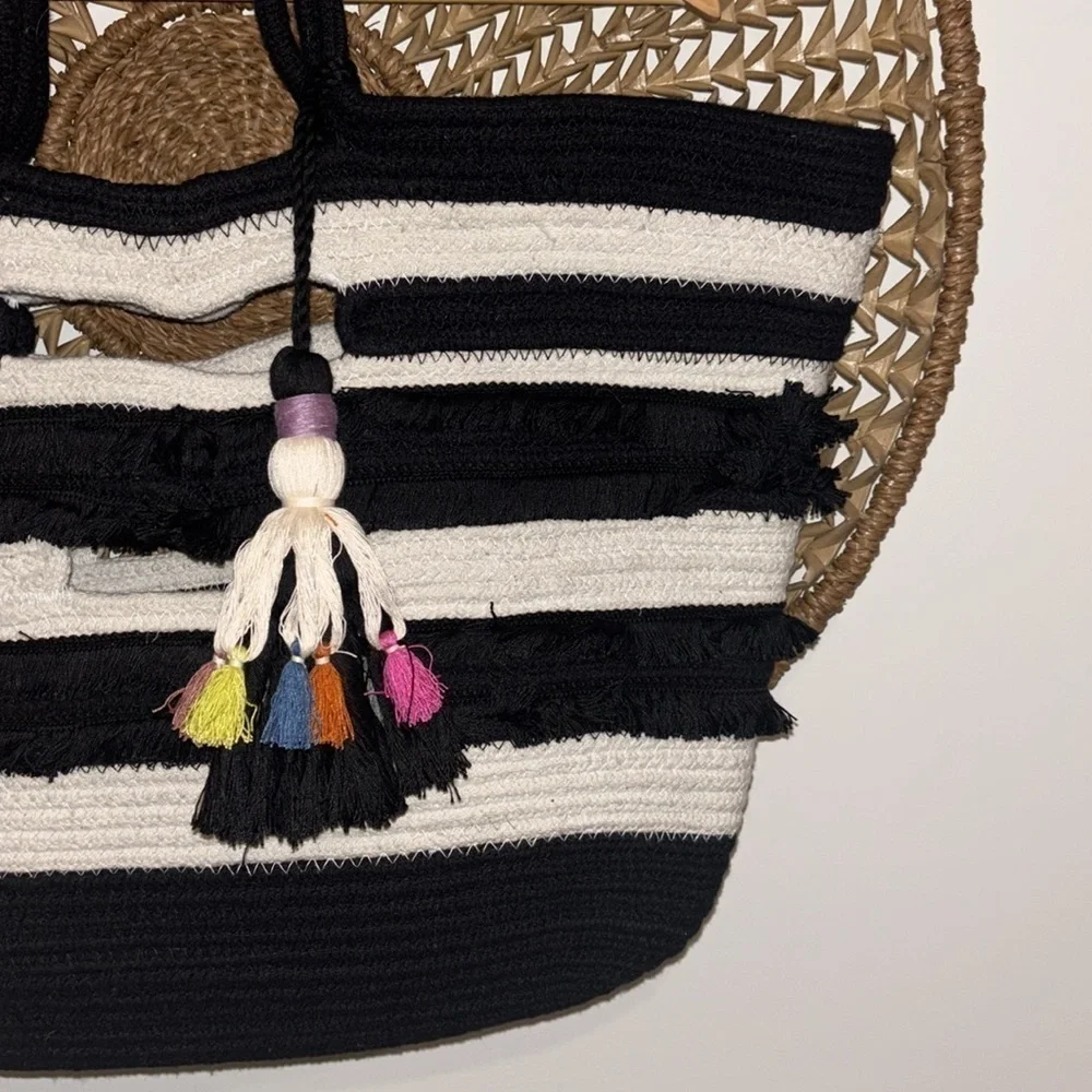 Stella & Dot Woven Tassel Beach Taj Tote Bag – Black & White – New Without Tags